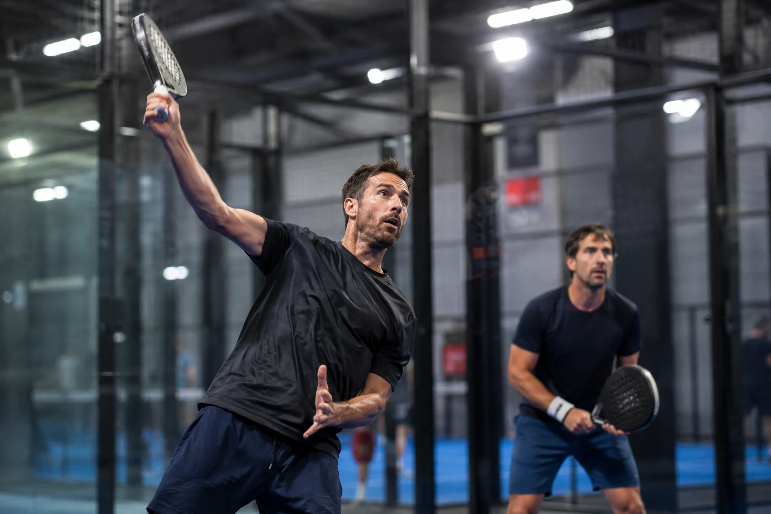 Match de padel indoor au Padel Football Club Beauchamp